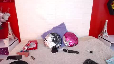 Laura online show from 10/31/25, 06:42