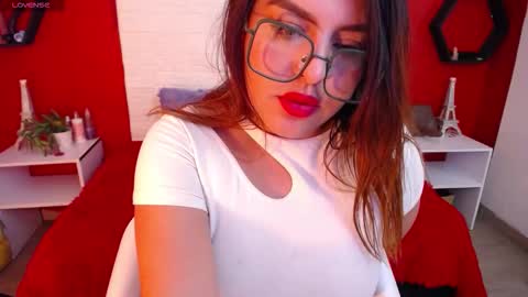 Snapshot of _poison_sweet chatting on 01/05/26, 07:06 Laura online show from 01/05/26, 07:06