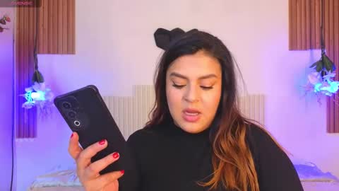 Snapshot of _poison_sweet chatting on 03/06/26, 06:15 Laura online show from 03/06/26, 06:15