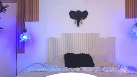 Snapshot of _poison_sweet chatting on 03/10/26, 08:25 Laura online show from 03/10/26, 08:25