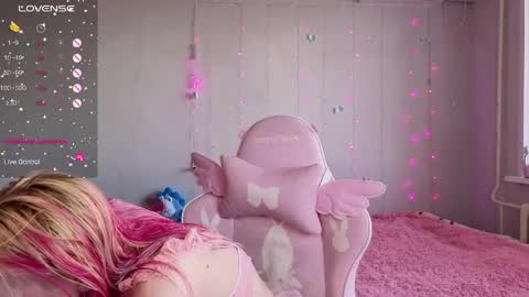 Ellie and Nika online show from 05/07/26, 12:10