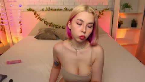 Snapshot of _ramune_ chatting on 03/01/26, 08:11 Merlizz Eva Jane Mila Nicole left to right online show from 03/01/26, 08:11