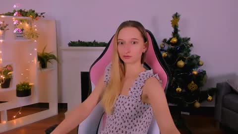 Snapshot of _ri_na_ chatting on 12/19/24, 12:34 I am Rina online show from 12/19/24, 12:34