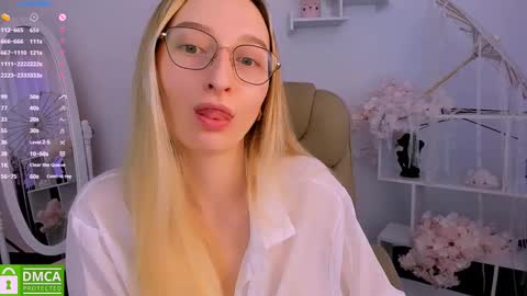 Snapshot of _ri_na_ chatting on 03/01/25, 06:24 I am Rina online show from 03/01/25, 06:24