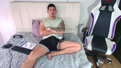 Roberto online show from 12/23/24, 01:03