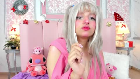 Snapshot of _saakuraa_ chatting on 12/12/24, 08:43 1430 2100 -5 online show from 12/12/24, 08:43