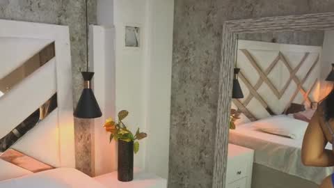 Snapshot of _saara_evans_ chatting on 10/15/25, 07:58 Sara online show from 10/15/25, 07:58