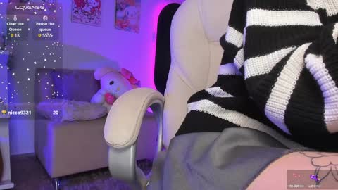 Snapshot of _sabrinamoon chatting on 01/26/25, 05:23 online show from 01/26/25, 05:23