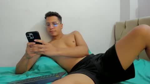 Snapshot of _sahhir chatting on 03/13/26, 02:01 sair online show from 03/13/26, 02:01