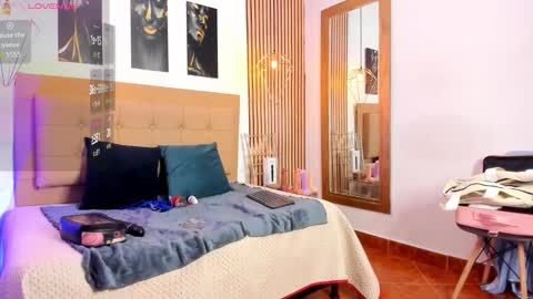 SAMANTHA FOX online show from 09/16/25, 11:55