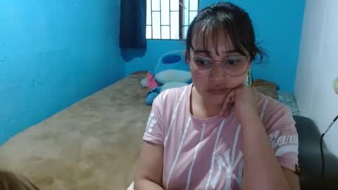 Snapshot of _sammanttha chatting on 12/17/24, 10:22 Sammy online show from 12/17/24, 10:22