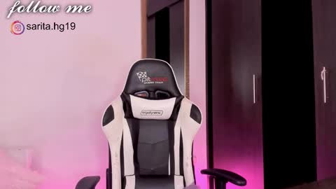 Snapshot of _sara_hernandez chatting on 01/14/25, 01:15 Sara intagram online show from 01/14/25, 01:15