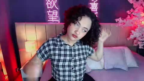 Snapshot of _sarahrose chatting on 02/13/26, 04:19 Sara online show from 02/13/26, 04:19