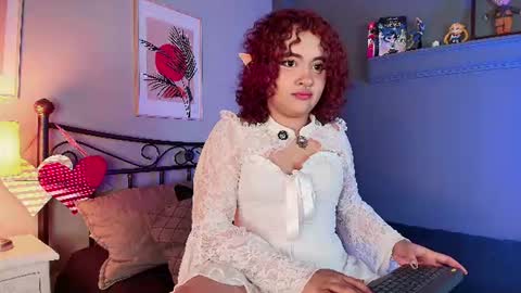 Snapshot of _sarahrose chatting on 06/11/26, 02:53 Sara online show from 06/11/26, 02:53