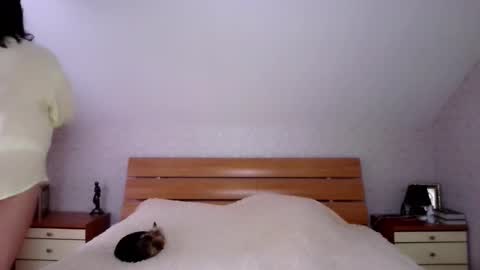 Sara online show from 10/25/25, 10:45