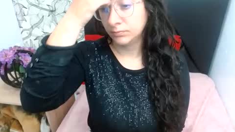 _saraximena_ online show from 06/11/26, 06:33