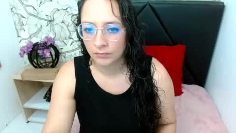 _saraximena_ online show from 06/22/26, 03:42