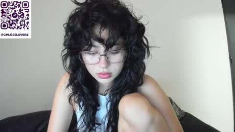 Snapshot of _scarletgirl_ chatting on 05/04/26, 02:07 Chloee online show from 05/04/26, 02:07