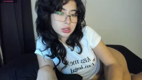 Snapshot of _scarletgirl_ chatting on 06/15/26, 02:36 Chloee online show from 06/15/26, 02:36
