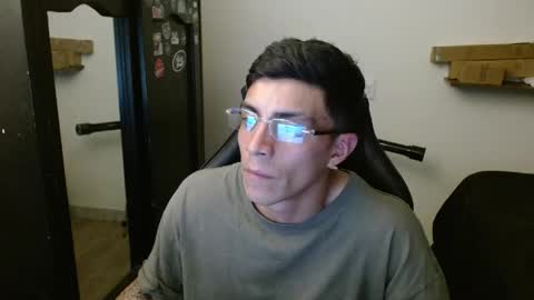 Snapshot of _schnnneider_ chatting on 04/28/26, 12:42 SCHNEIDER online show from 04/28/26, 12:42