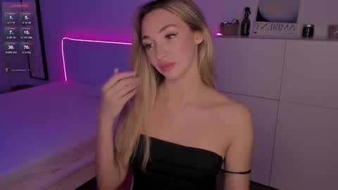 Snapshot of _secretdesire chatting on 11/07/25, 08:20 Kat online show from 11/07/25, 08:20