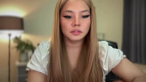 Snapshot of _seductive_jane chatting on 11/18/25, 05:06 ENAJ online show from 11/18/25, 05:06