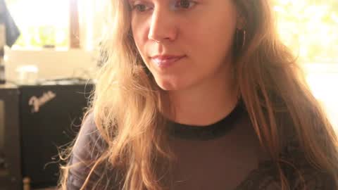 Snapshot of _sensualia_ chatting on 01/23/25, 10:33 Lia online show from 01/23/25, 10:33