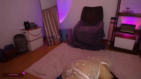 Snapshot of _sensualkitten_ chatting on 10/24/25, 01:03 Laura online show from 10/24/25, 01:03