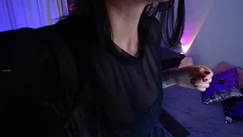 Snapshot of _sensualkitten_ chatting on 02/10/26, 02:15 Laura online show from 02/10/26, 02:15