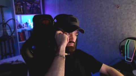 Ask me online show from 03/10/26, 04:06