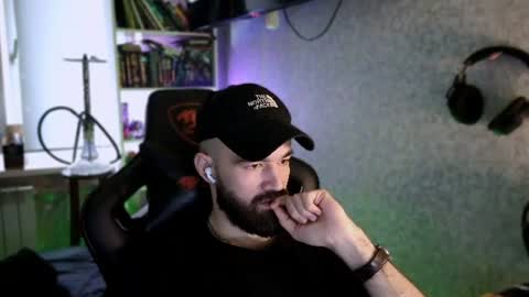 Snapshot of _serious_man chatting on 06/19/26, 01:43 Ask me online show from 06/19/26, 01:43
