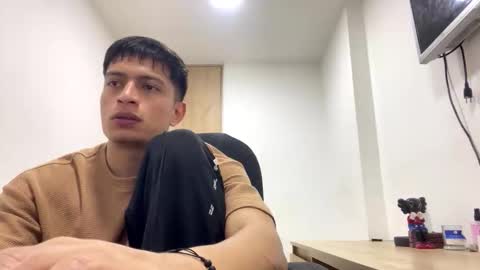 Juan Pablo-independent model online show from 02/27/26, 04:34