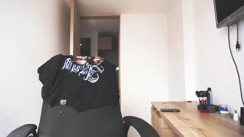 Juan Pablo-independent model online show from 03/02/26, 02:46