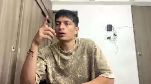 Juan Pablo-independent model online show from 06/05/26, 10:37