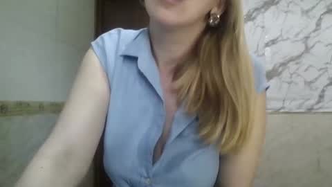 Snapshot of _sexyxsveta_ chatting on 04/04/26, 05:06 SexyXSveta online show from 04/04/26, 05:06