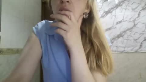 Snapshot of _sexyxsveta_ chatting on 04/30/26, 04:30 SexyXSveta online show from 04/30/26, 04:30