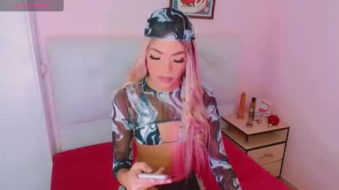 Snapshot of _shadday_ chatting on 03/12/26, 06:52 _shadday_ online show from 03/12/26, 06:52