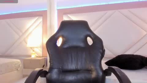 Snapshot of _shayra_ chatting on 03/11/25, 11:44 Shayra online show from 03/11/25, 11:44