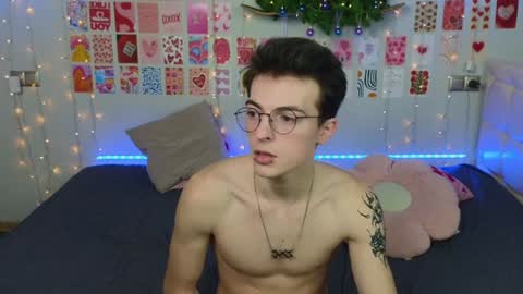 Snapshot of _side_by_you_ chatting on 12/04/24, 02:37 NATHANPVT IS OPEN online show from 12/04/24, 02:37