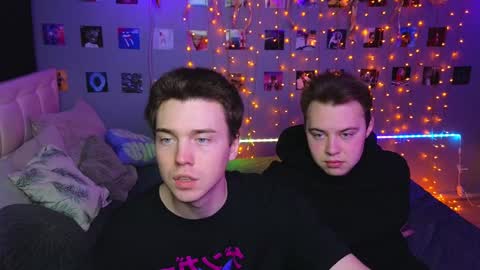 Snapshot of _side_by_you_ chatting on 12/26/24, 11:21 NATHANPVT IS OPEN online show from 12/26/24, 11:21