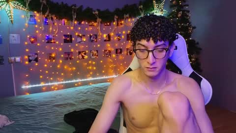 Snapshot of _side_by_you_ chatting on 01/05/25, 09:15 NATHANPVT IS OPEN online show from 01/05/25, 09:15