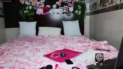 Snapshot of _skitlstrynka_ chatting on 06/02/26, 10:06 _skitlstrynka_ online show from 06/02/26, 10:06
