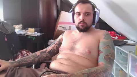 _smiley_bear27 online show from 10/11/25, 05:50