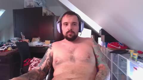 _smiley_bear27 online show from 10/12/25, 05:17