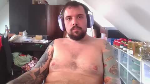 _smiley_bear27 online show from 11/14/25, 06:01