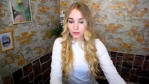Snapshot of _snow_queen__ chatting on 02/18/25, 02:16 Rachel online show from 02/18/25, 02:16