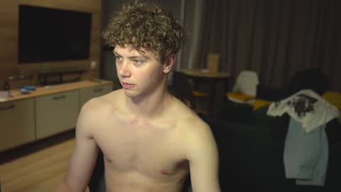 OLIVERpvt is open online show from 01/24/25, 01:14