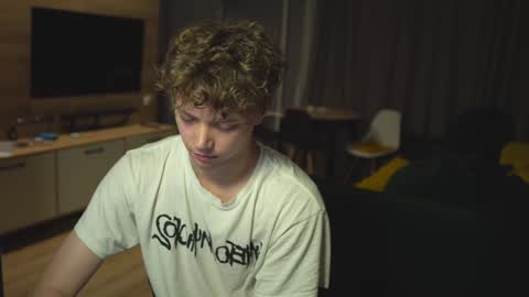 OLIVERpvt is open online show from 01/26/25, 01:15