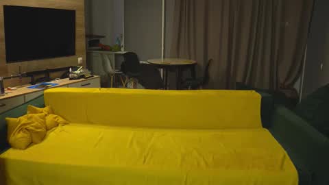 OLIVERpvt is open online show from 11/04/25, 03:05