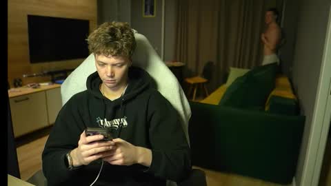 OLIVERpvt is open online show from 11/25/25, 12:05